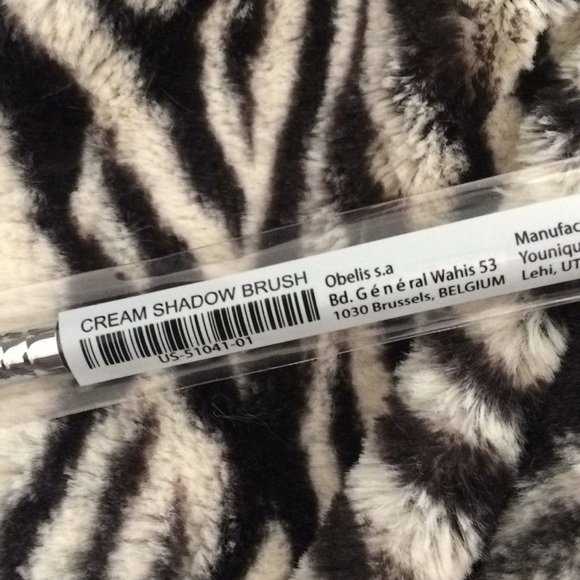 Younique Cream Shadow Makeup Brush New - Picture 2 of 4